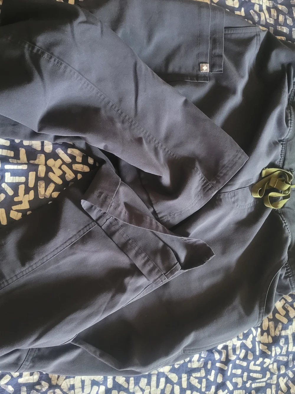 Figs Men's Navy Scrub Joggers with Olive Drawstring